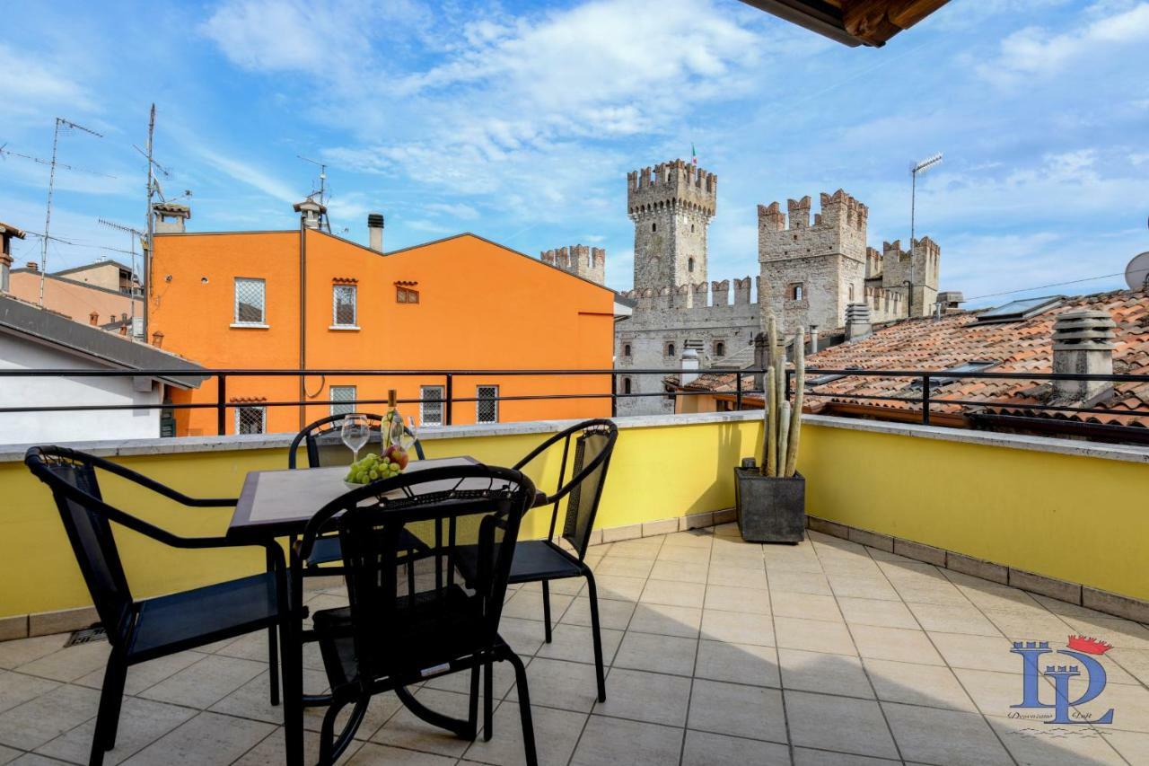 Desenzanoloft Official Partner Marriott Homes & Villas -Penthouse Never Say Never Sirmione Castle View Exteriör bild