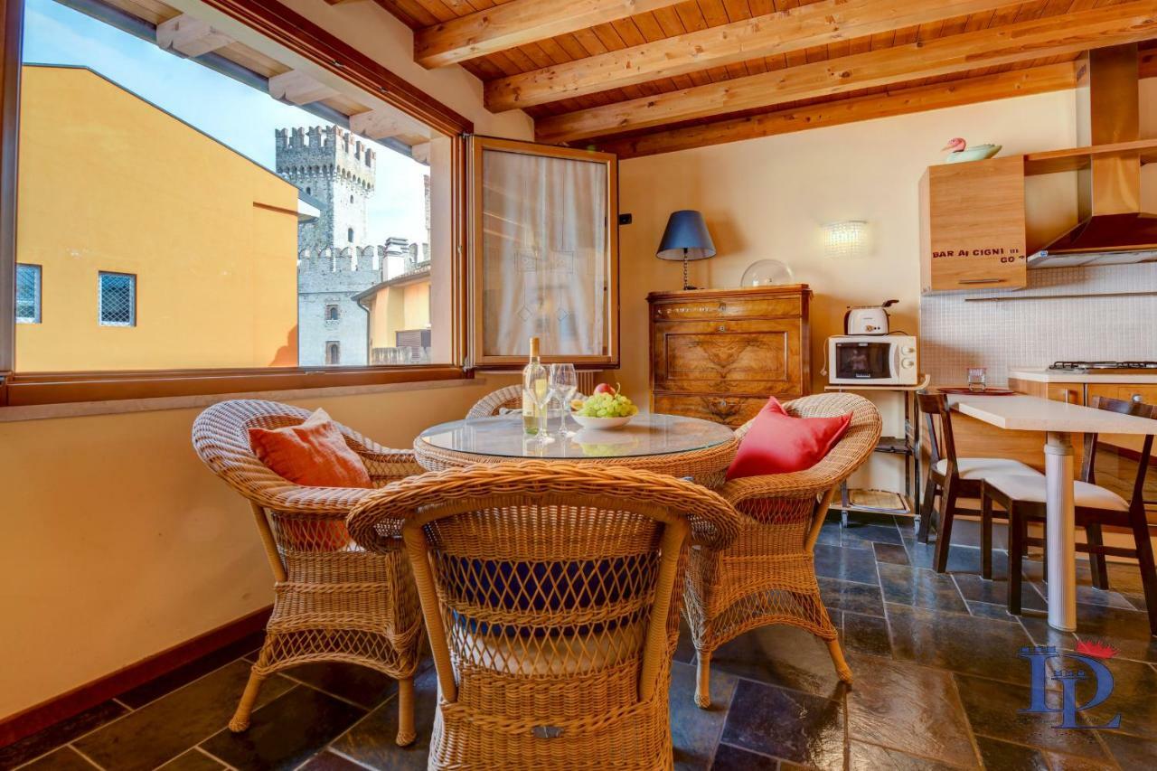 Desenzanoloft Official Partner Marriott Homes & Villas -Penthouse Never Say Never Sirmione Castle View Exteriör bild