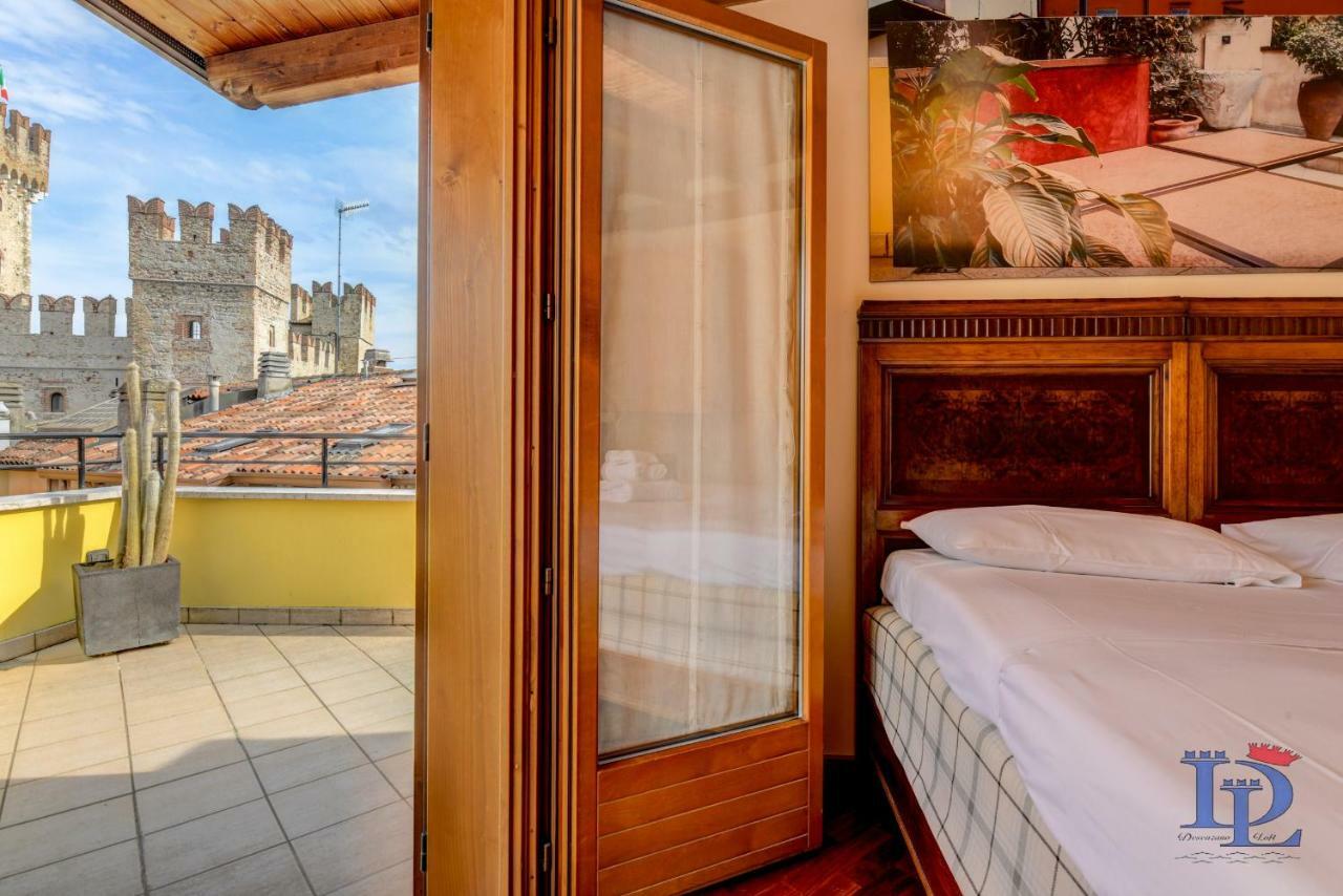 Desenzanoloft Official Partner Marriott Homes & Villas -Penthouse Never Say Never Sirmione Castle View Exteriör bild