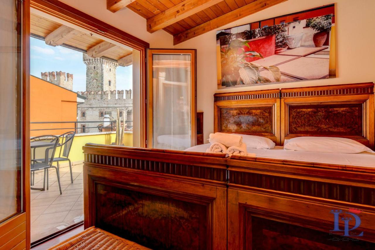 Desenzanoloft Official Partner Marriott Homes & Villas -Penthouse Never Say Never Sirmione Castle View Exteriör bild