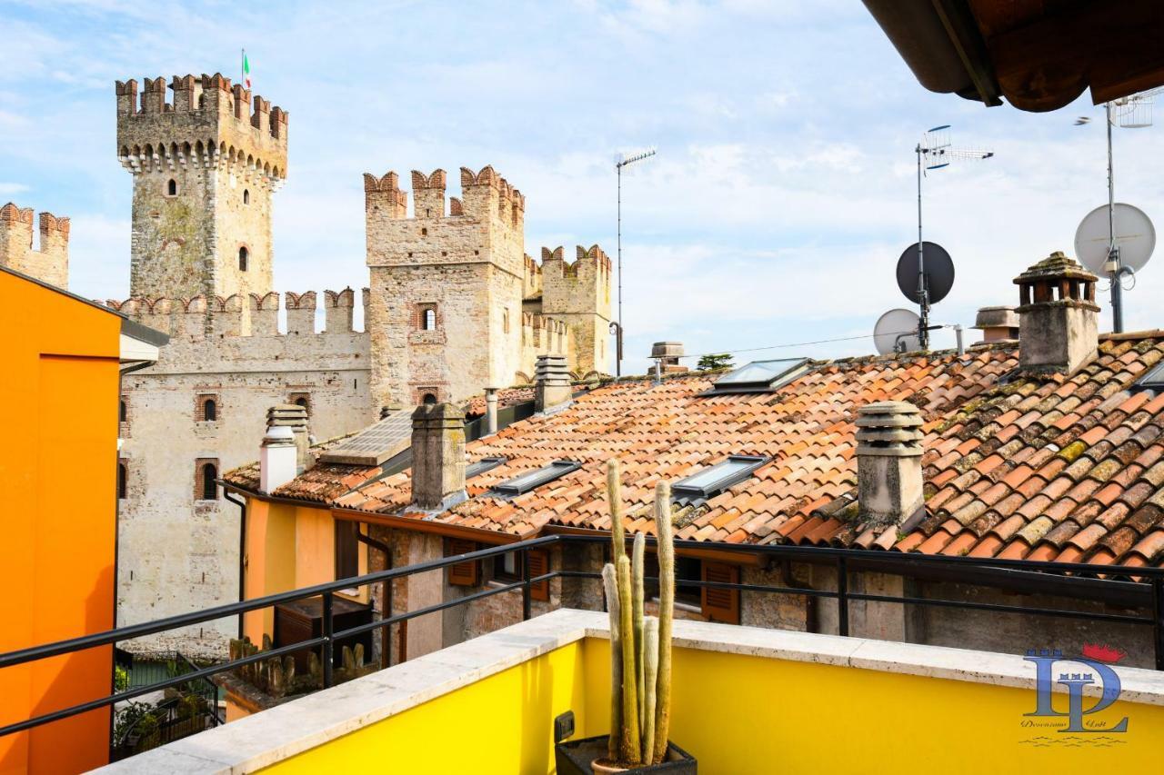 Desenzanoloft Official Partner Marriott Homes & Villas -Penthouse Never Say Never Sirmione Castle View Exteriör bild