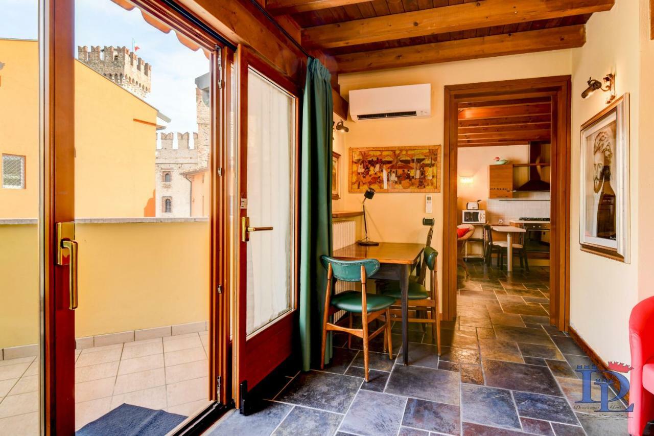 Desenzanoloft Official Partner Marriott Homes & Villas -Penthouse Never Say Never Sirmione Castle View Exteriör bild